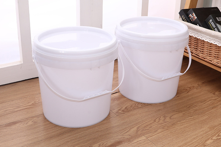 公司主要經(jīng)營：15L、18L、20L等塑料密封桶及塑料方盒等產(chǎn)品