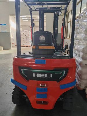 Cross truck + forklift auxiliary equipment